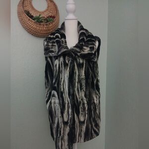 Women's Black and Gray Faux Fur Vest Sz XL Tahari Adjustable Waist